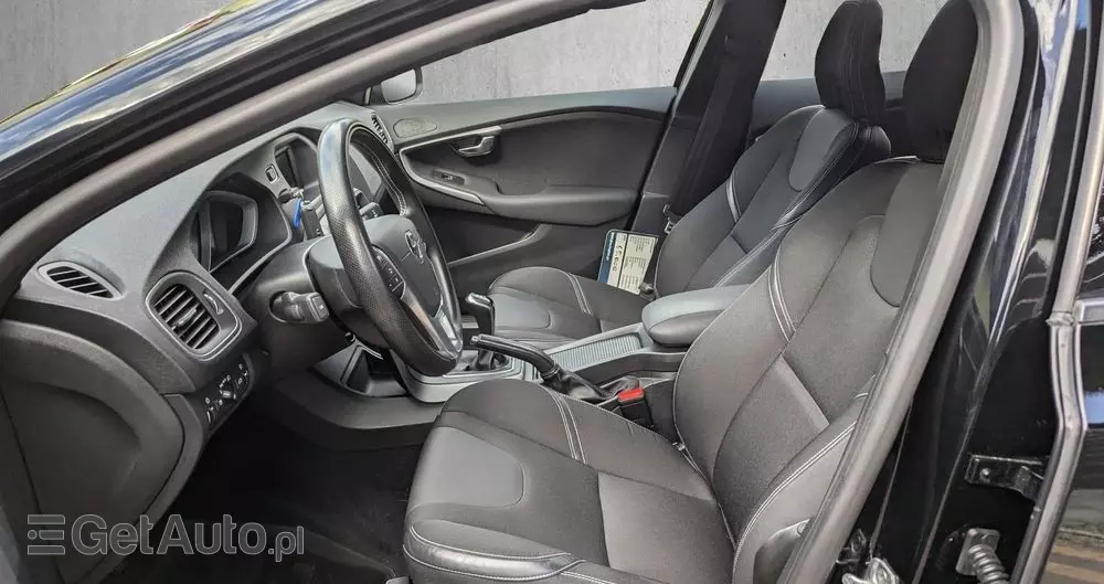 VOLVO V40 D3 Drive-E R-Design Kinetic