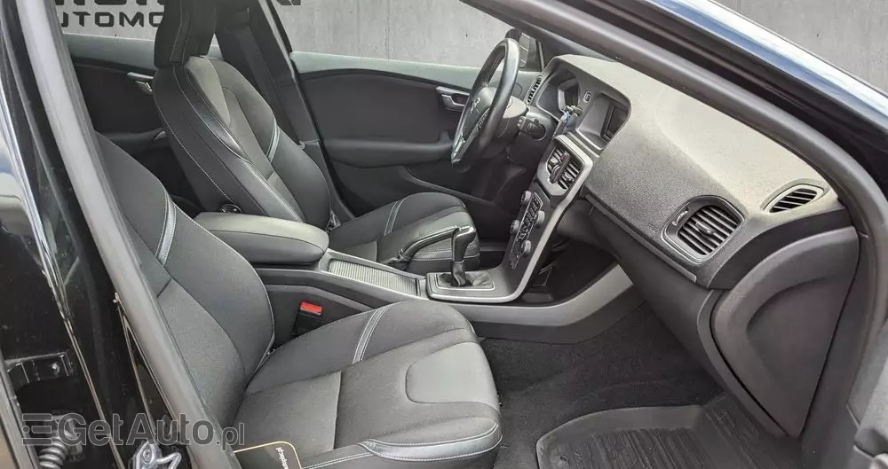 VOLVO V40 D3 Drive-E R-Design Kinetic