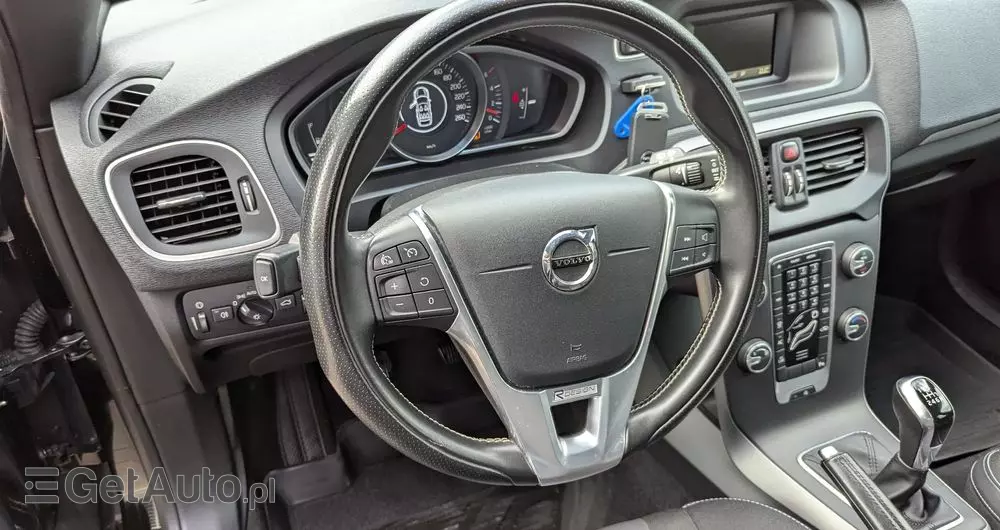 VOLVO V40 D3 Drive-E R-Design Kinetic