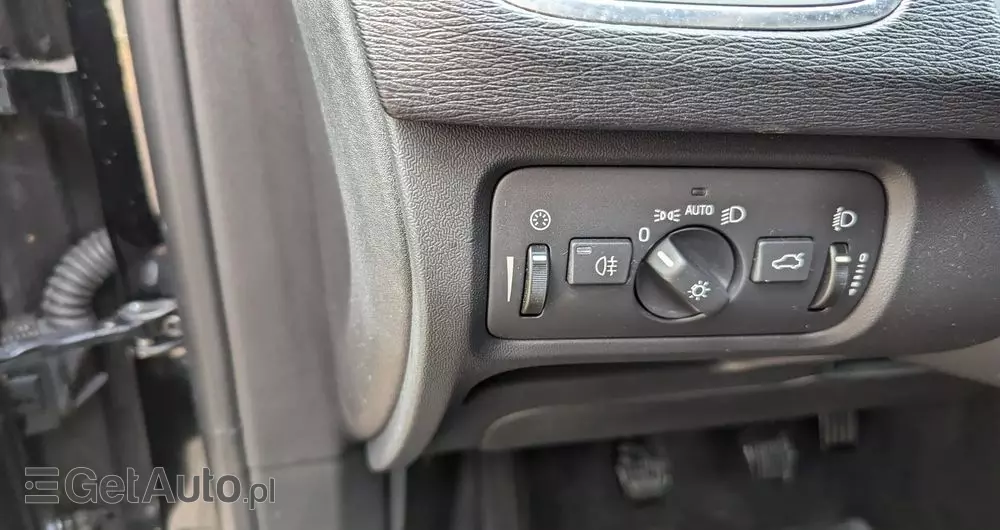 VOLVO V40 D3 Drive-E R-Design Kinetic