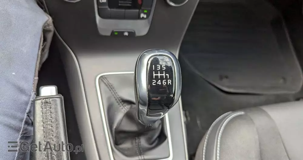 VOLVO V40 D3 Drive-E R-Design Kinetic