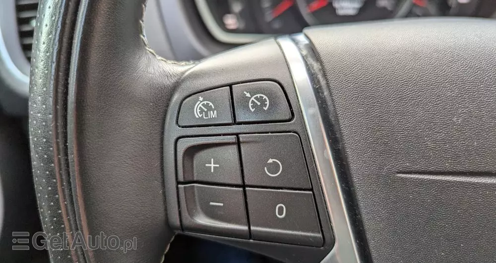 VOLVO V40 D3 Drive-E R-Design Kinetic