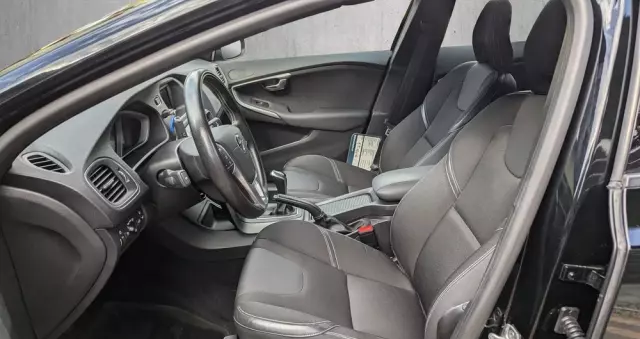 VOLVO V40 D3 Drive-E R-Design Kinetic