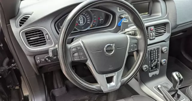 VOLVO V40 D3 Drive-E R-Design Kinetic