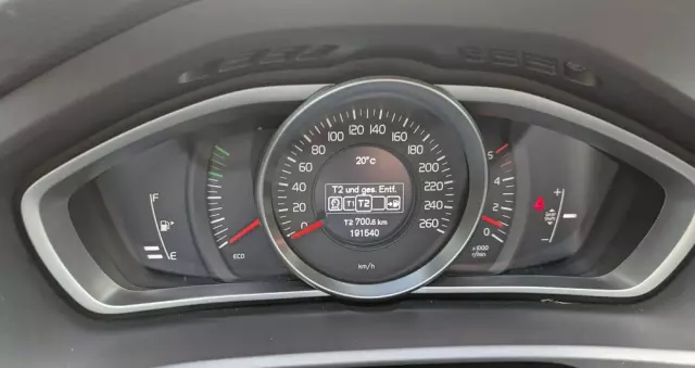 VOLVO V40 D3 Drive-E R-Design Kinetic