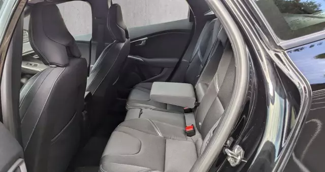 VOLVO V40 D3 Drive-E R-Design Kinetic