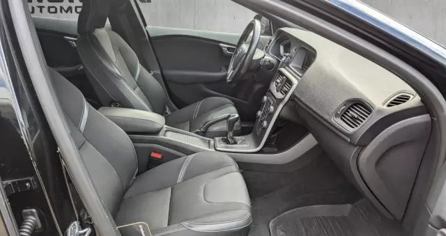 VOLVO V40 D3 Drive-E R-Design Kinetic