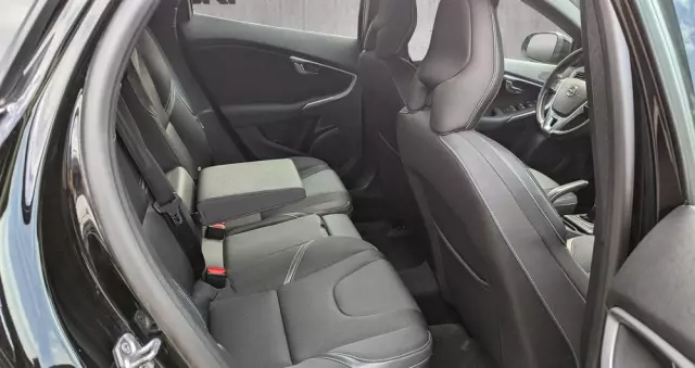 VOLVO V40 D3 Drive-E R-Design Kinetic