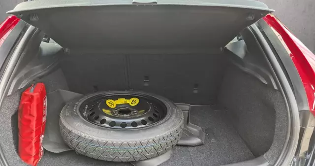 VOLVO V40 D3 Drive-E R-Design Kinetic