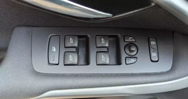 VOLVO V40 D3 Drive-E R-Design Kinetic