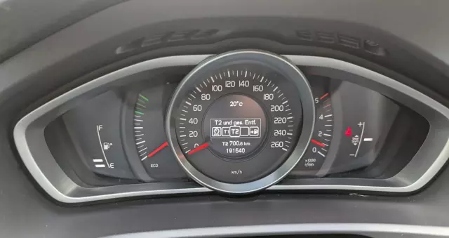 VOLVO V40 D3 Drive-E R-Design Kinetic