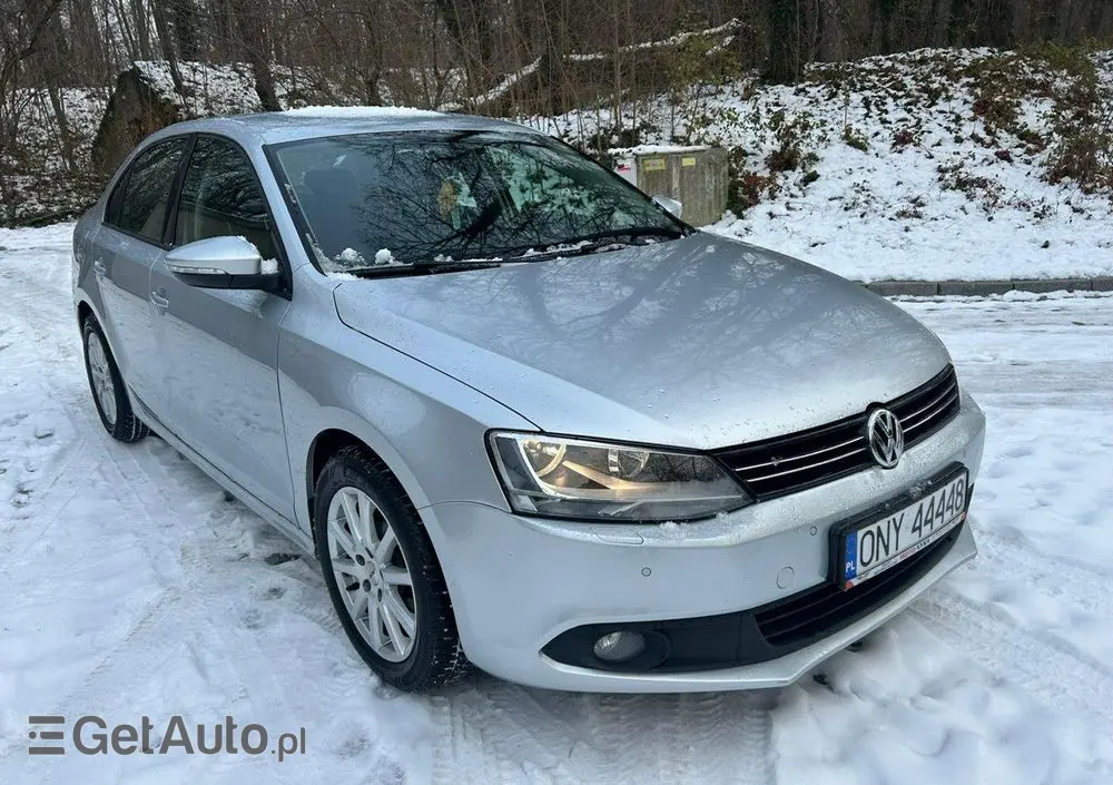 VOLKSWAGEN Jetta 