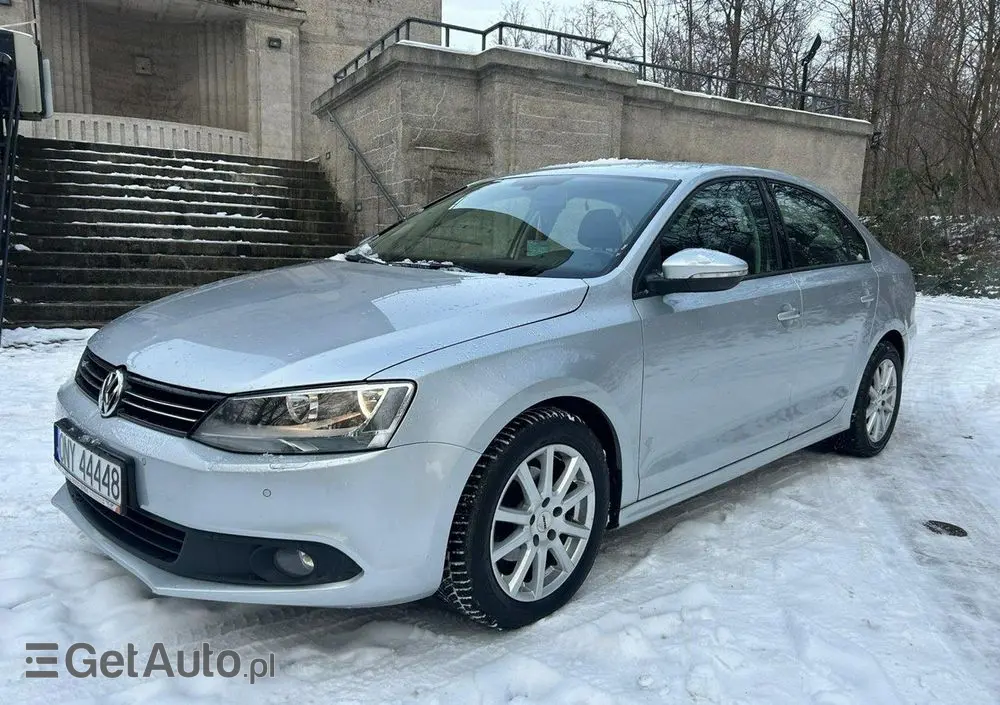 VOLKSWAGEN Jetta 