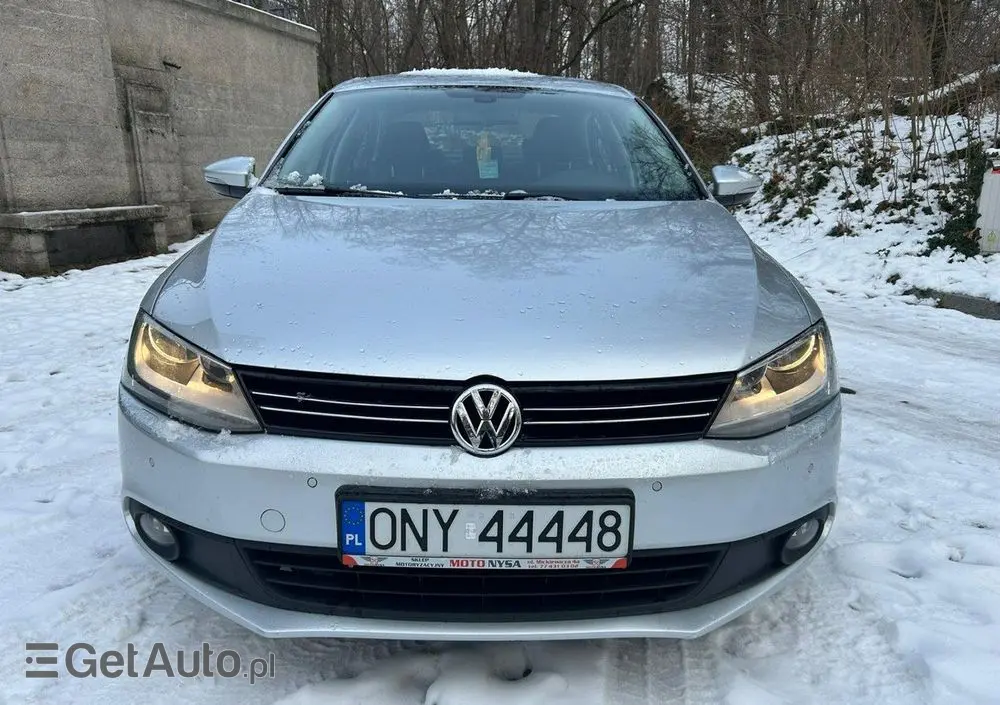 VOLKSWAGEN Jetta 