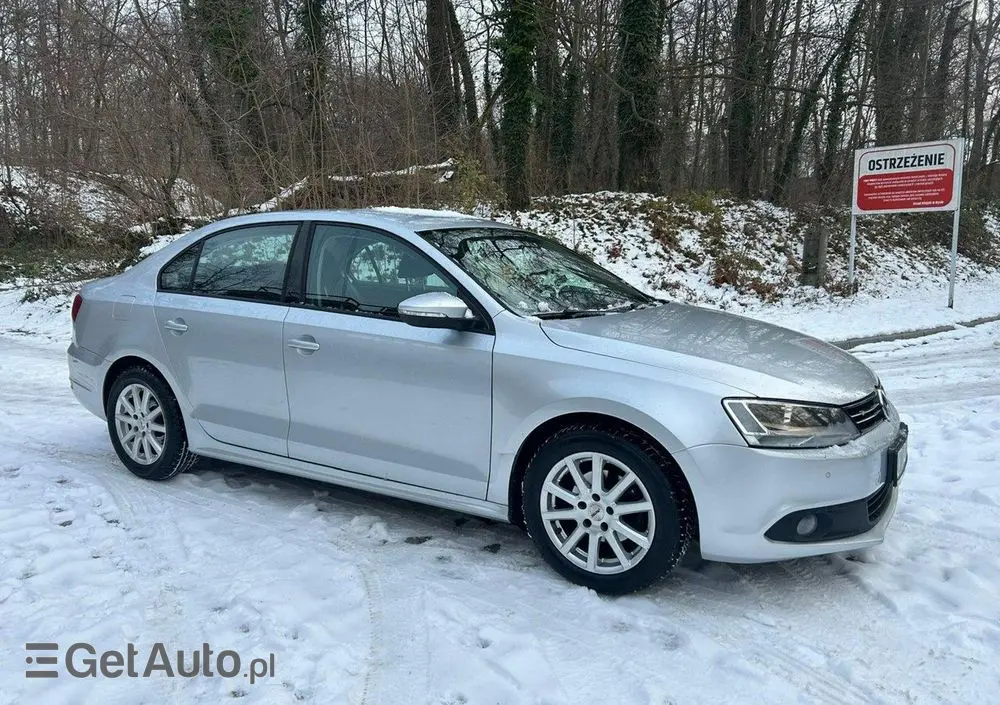 VOLKSWAGEN Jetta 