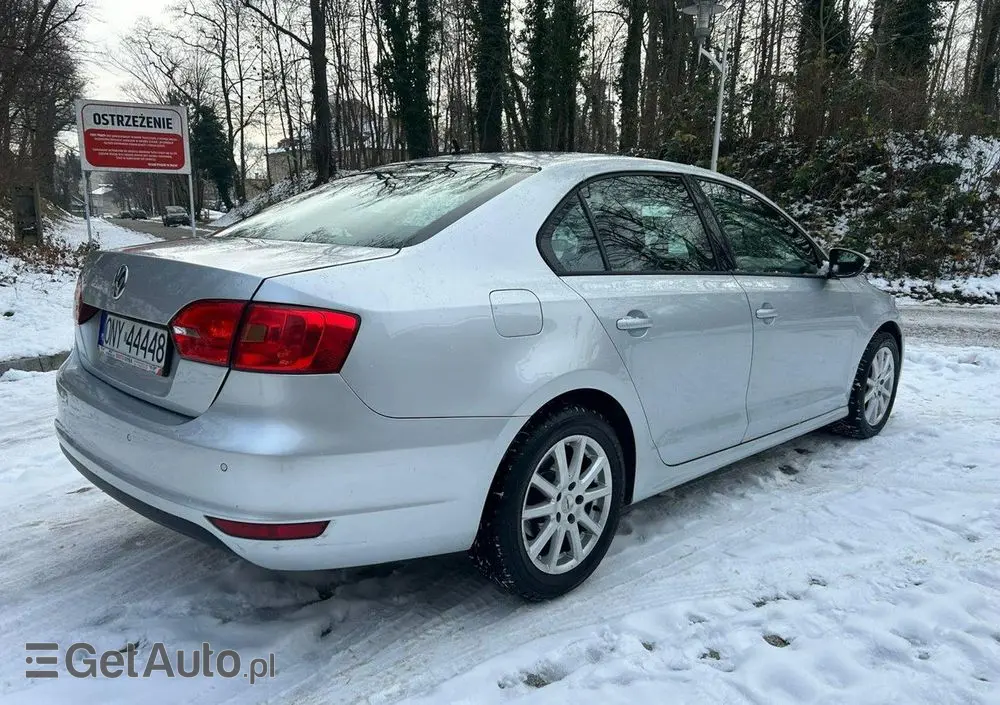 VOLKSWAGEN Jetta 