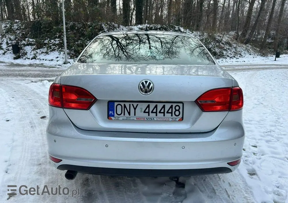 VOLKSWAGEN Jetta 