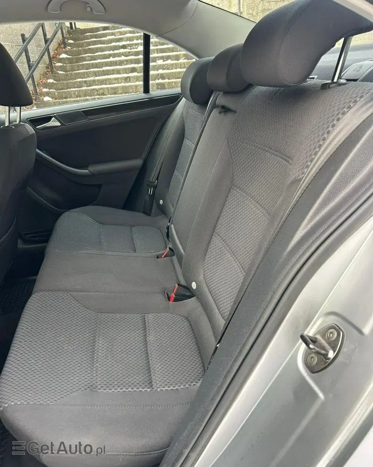 VOLKSWAGEN Jetta 