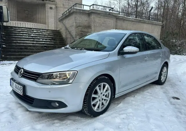 VOLKSWAGEN Jetta 