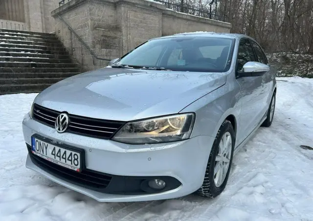 VOLKSWAGEN Jetta 