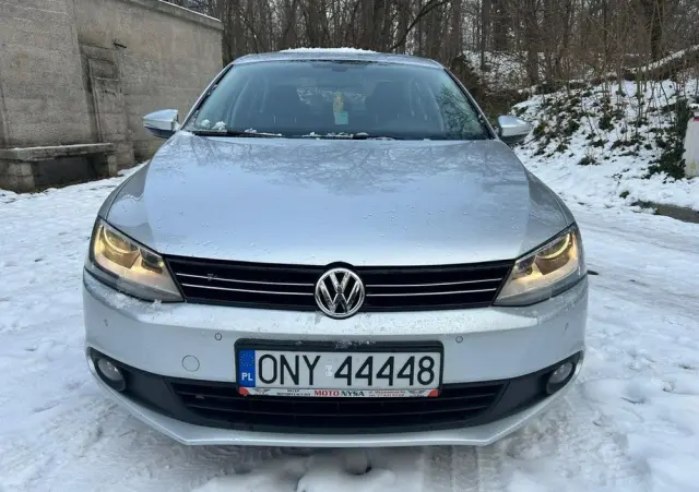 VOLKSWAGEN Jetta 