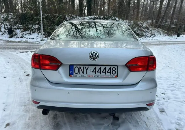 VOLKSWAGEN Jetta 