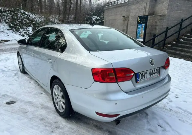 VOLKSWAGEN Jetta 