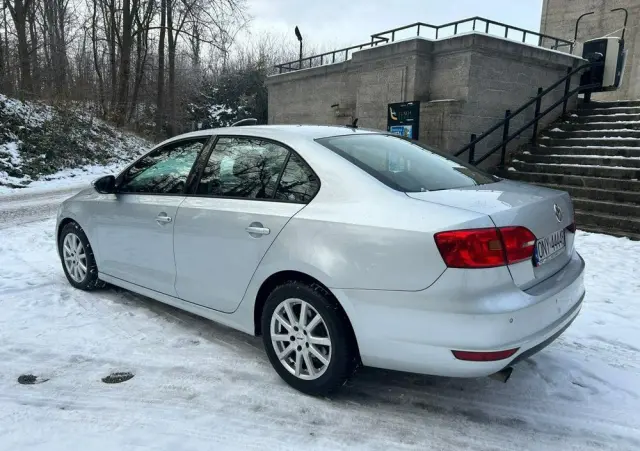 VOLKSWAGEN Jetta 
