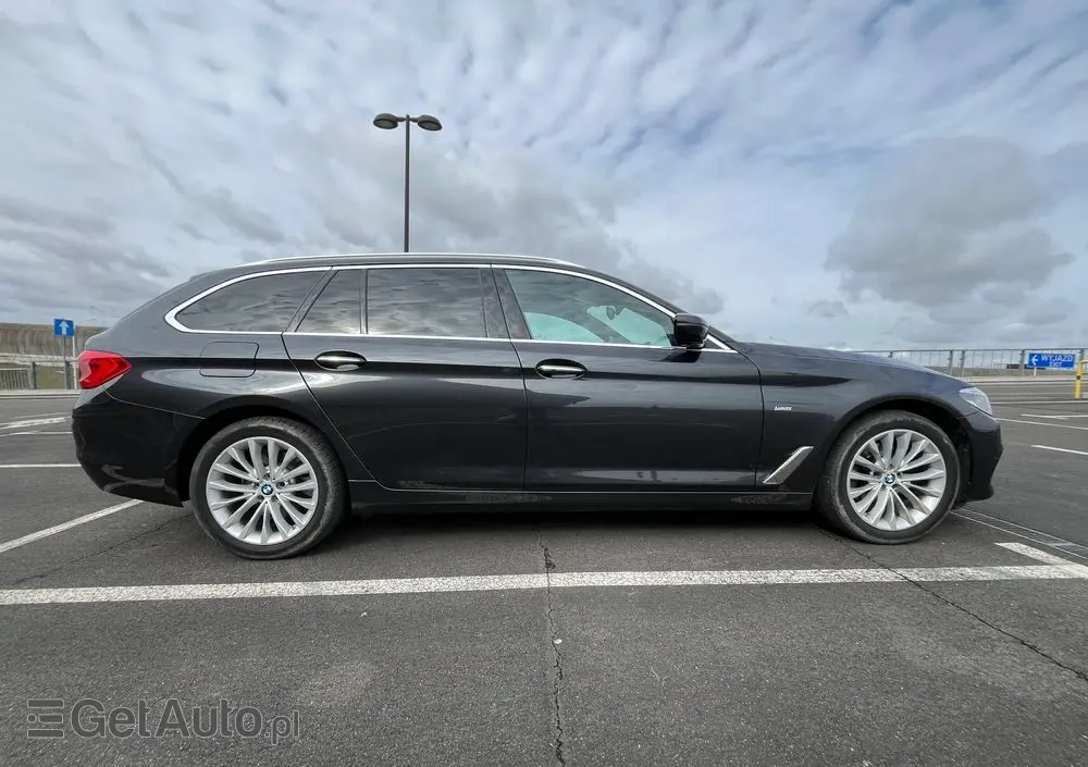 BMW Seria 5 520i Luxury Line
