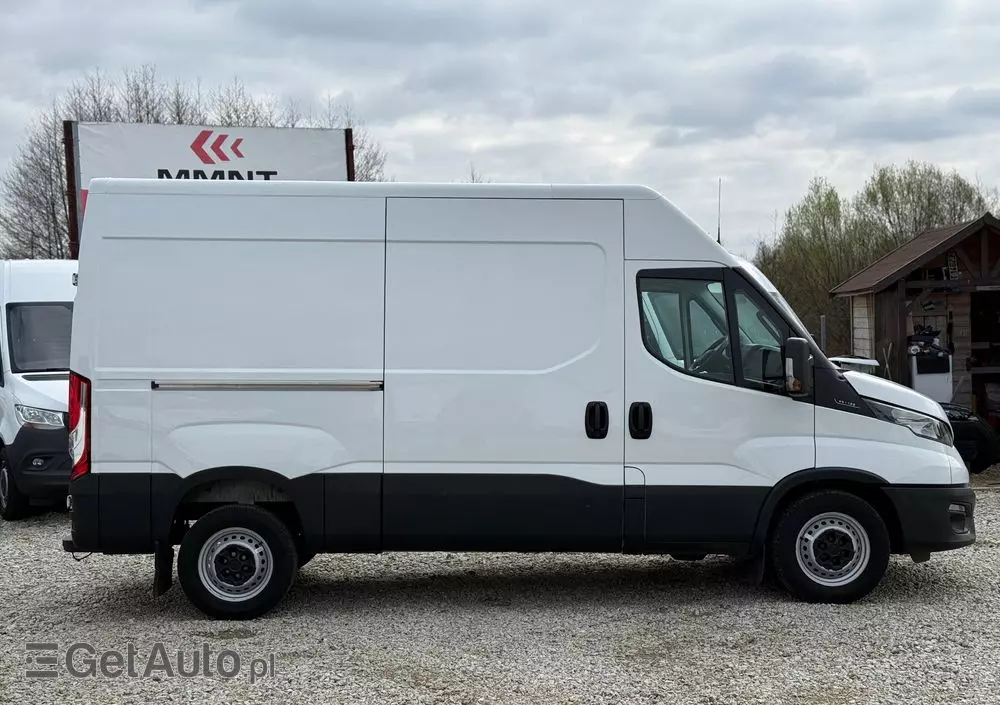 IVECO 2021/Daily/Średni/manual/Klima/Tempomat/ 