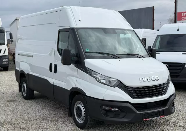 IVECO 2021/Daily/Średni/manual/Klima/Tempomat/ 
