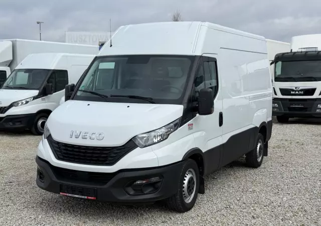 IVECO 2021/Daily/Średni/manual/Klima/Tempomat/ 