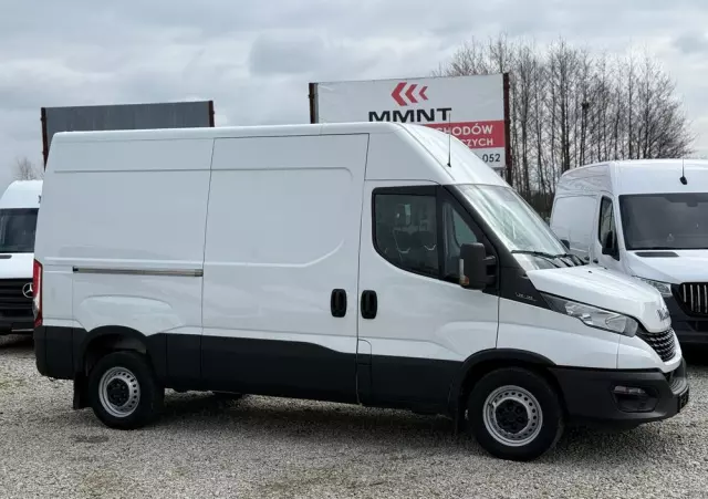 IVECO 2021/Daily/Średni/manual/Klima/Tempomat/ 