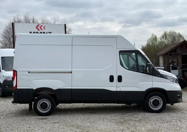 IVECO 2021/Daily/Średni/manual/Klima/Tempomat/ 
