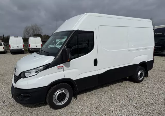 IVECO 2021/Daily/Średni/manual/Klima/Tempomat/ 