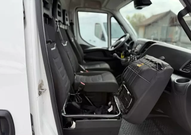 IVECO 2021/Daily/Średni/manual/Klima/Tempomat/ 