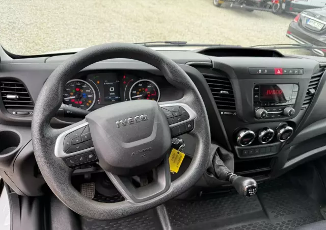 IVECO 2021/Daily/Średni/manual/Klima/Tempomat/ 