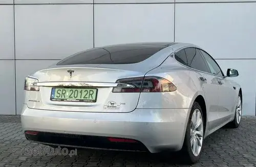 TESLA Model S 