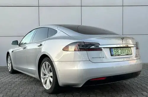 TESLA Model S 