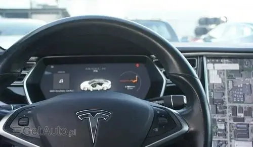 TESLA Model S 