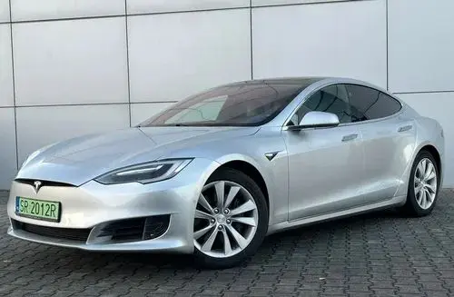 TESLA Model S 