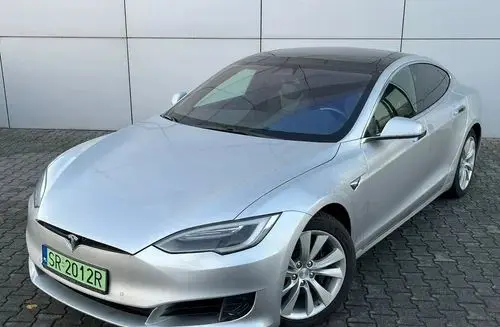 TESLA Model S 