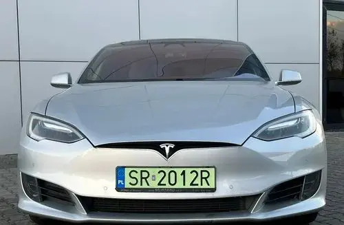 TESLA Model S 