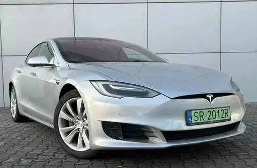 TESLA Model S 