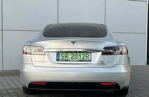 TESLA Model S 