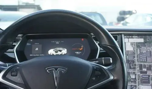 TESLA Model S 
