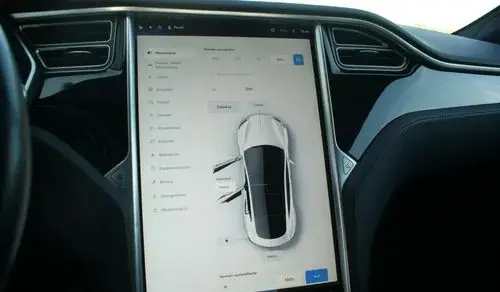 TESLA Model S 