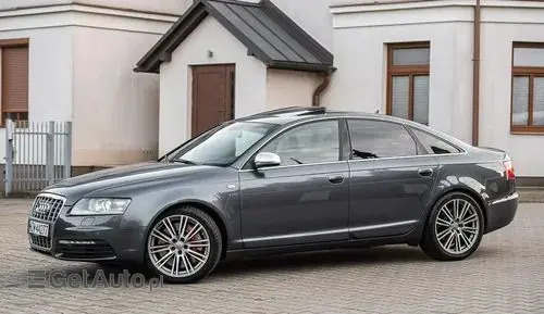 AUDI S6 