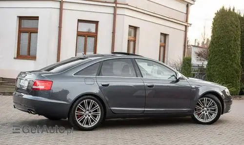 AUDI S6 