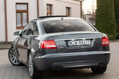 AUDI S6 